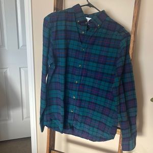 Old navy Men’s button down shirt size medium